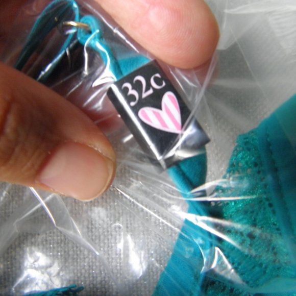 NWT VS Super Sexy Lace Push-Up Bra - Picture 3 of 4